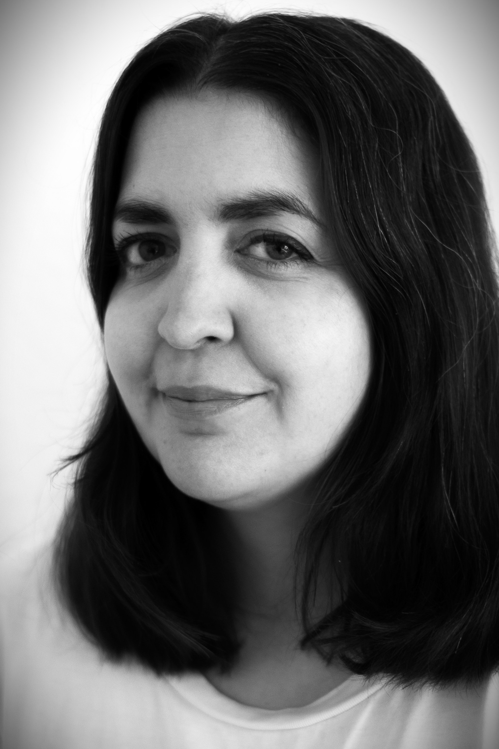 schwarz-weiß Portrait von Dr. Sarah Karim